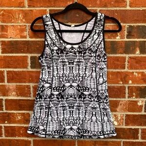 Lululemon Womens 8 Run Stay On Course Glacier Lace White Black Tank Top